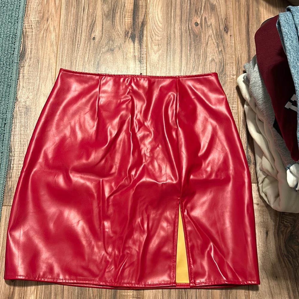 women’s leather skirt